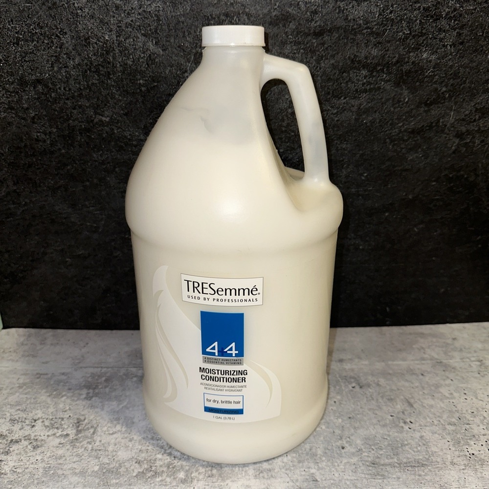 TRESemme 4+4 Moisturizing Conditioner - 1 gallon NEW